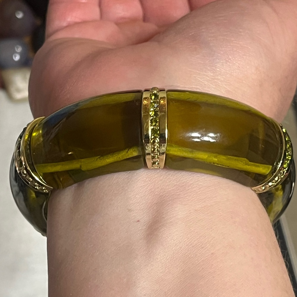 Vintage Translucent Green Bracelet - Picture 8 of 10